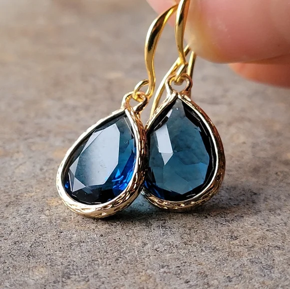 18k Gold Tanzanite Stone Earrings - Picture 3 of 6